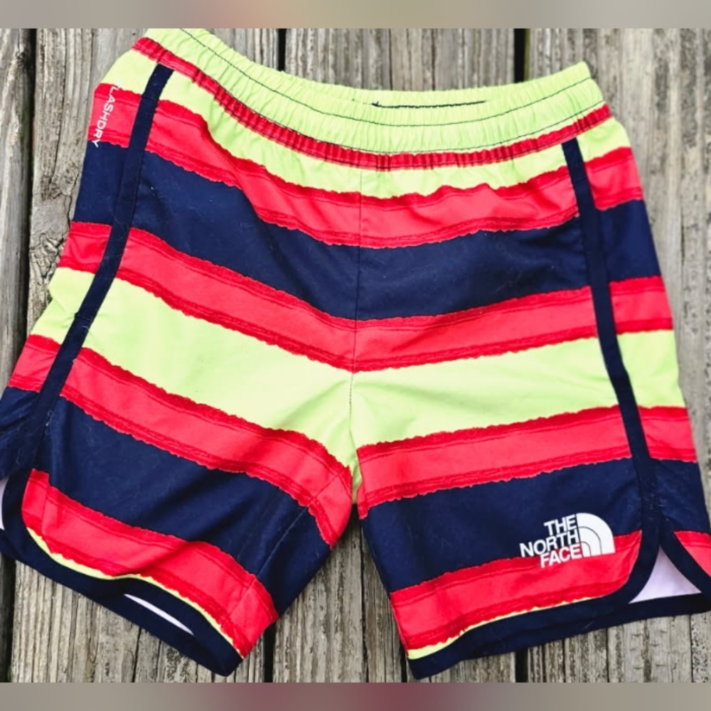 THE NORTH FACE BOYS SWIM TRUNKS (6)